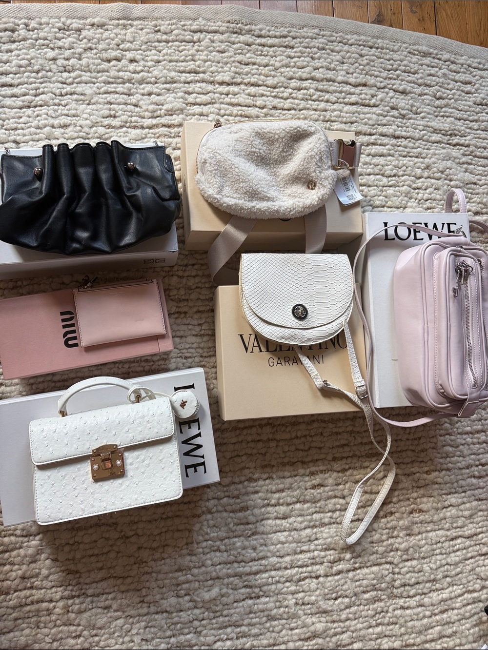 New bags / boxes White Textured Crossbody Bag - Women